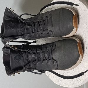 Reef Hi Top Lace Up Side Zip Shoe or Ankle Boot in Gray